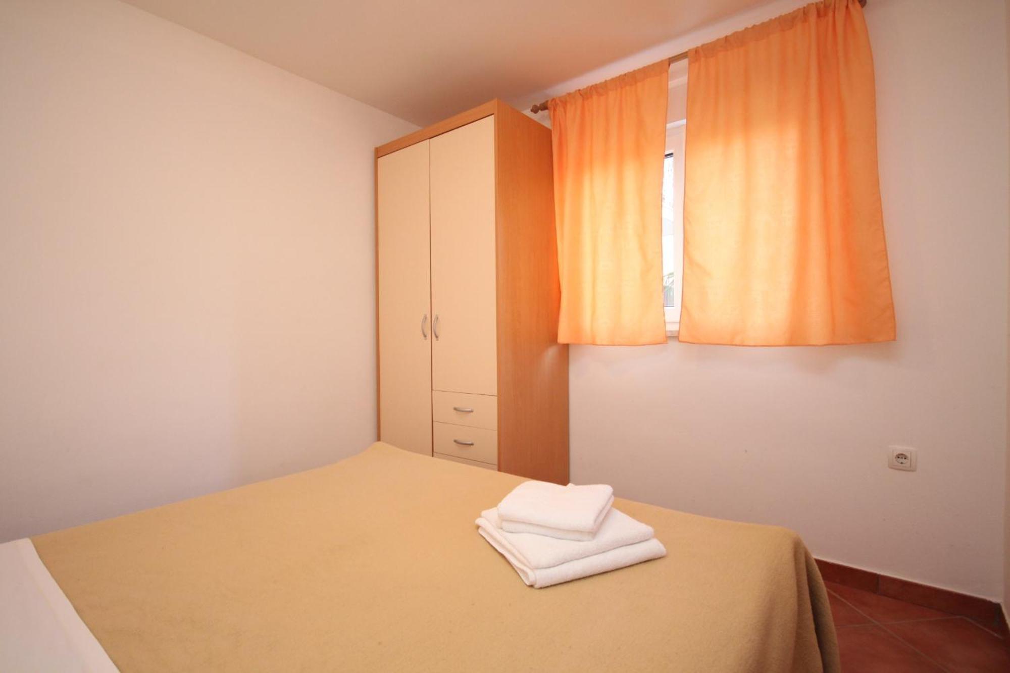 Apartments With A Parking Space Umag - 7039 Стая снимка